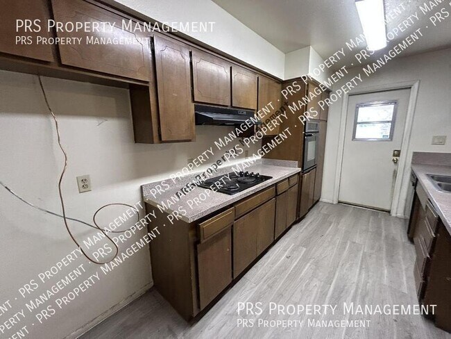 Building Photo - 5309 S River Dr