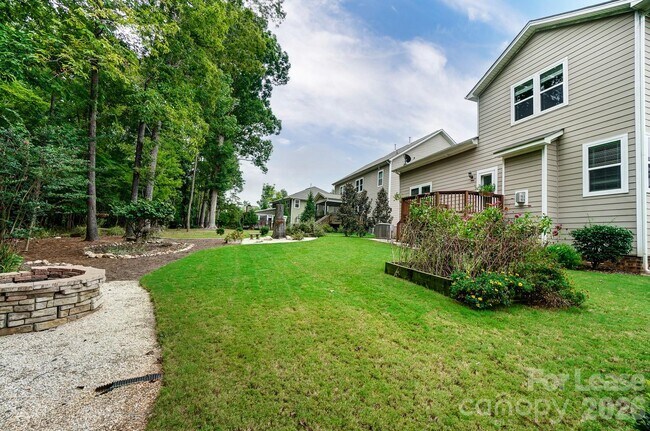 Building Photo - 1934 Madeira Cir