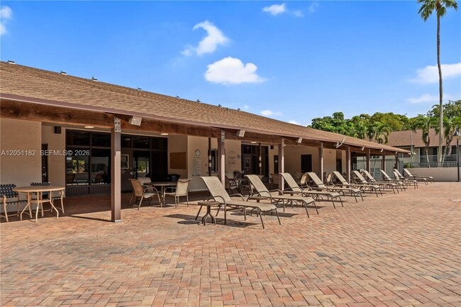 Building Photo - 124 S Laurel Dr