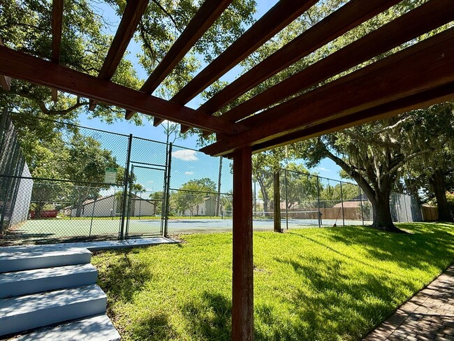 Building Photo - STRATFORD CONVENIENT 1/1 CONDO IN SEMINOLE...
