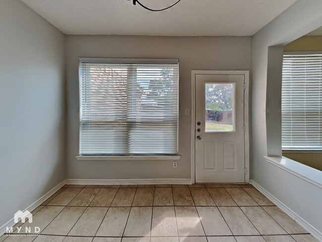 Building Photo - 1427 Susan Ln