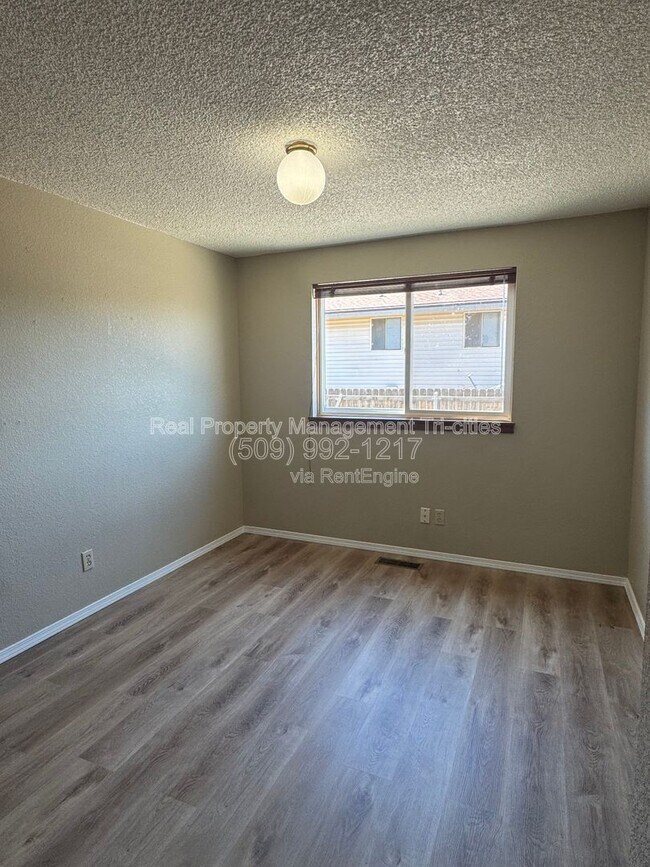 Building Photo - 4311 Desert Pl