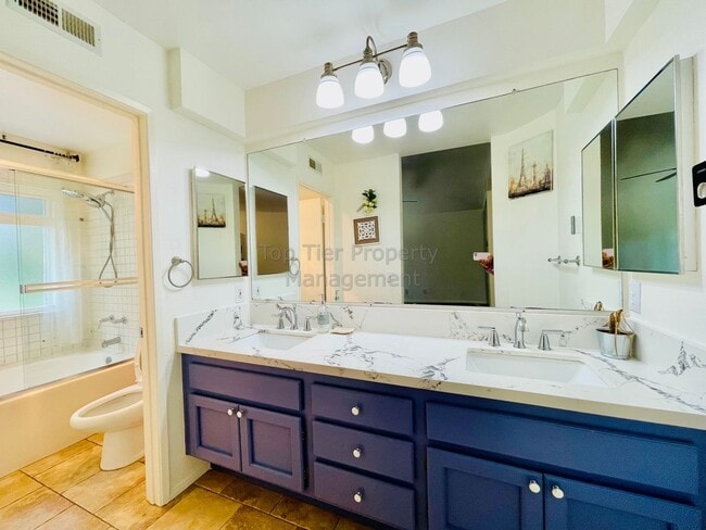 Building Photo - ***4 bed / 2.5 bath / 2,067 sqft House in ...