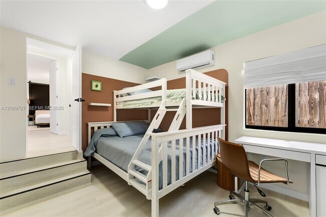 Building Photo - 925 Stillwater Dr