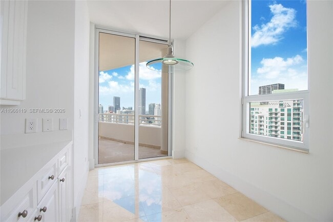 Building Photo - 848 Brickell Key Dr