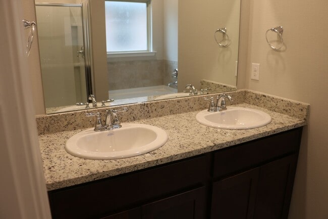 Building Photo - 4BR/3BA NEW CONSTRUCTION IN GONZALES