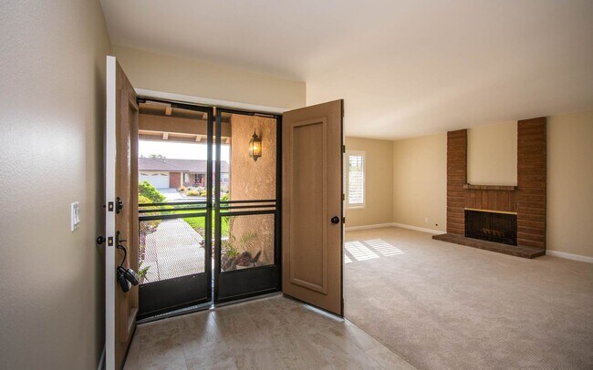 Building Photo - Fully Remodeled 3BD/2BA in Carlsbad