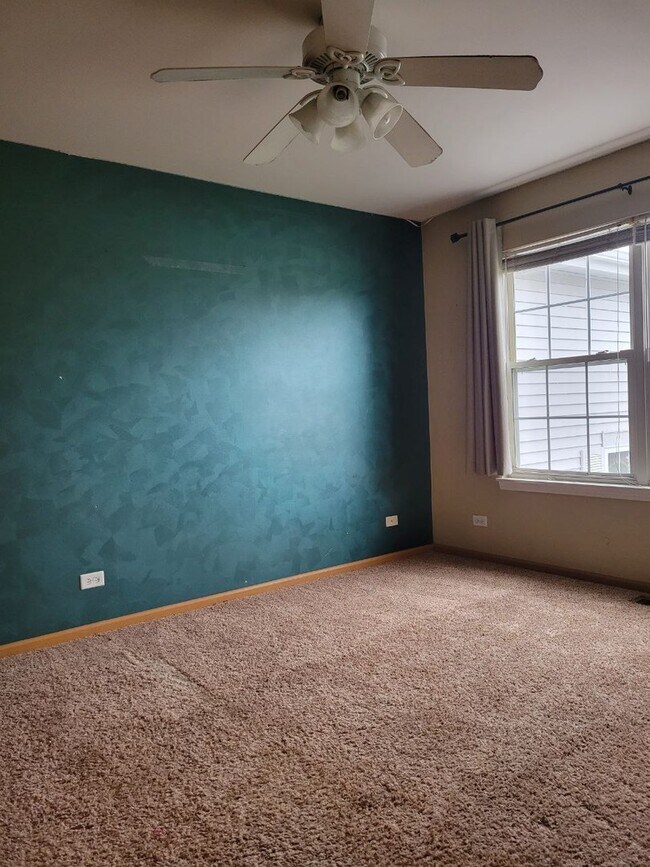 Building Photo - 2492 Dickens Dr