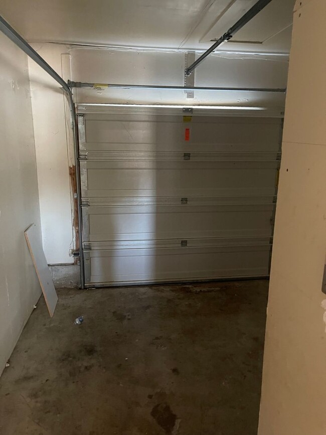 Building Photo - KEMPSVILLE LAKEFRONT TOWNHOUSE FOR RENT!