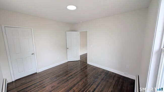 Building Photo - 15 June St