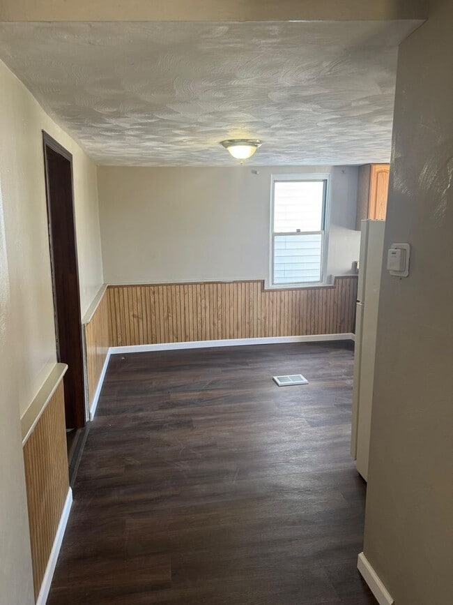 Building Photo - Cute 1 bedroom house Rochester