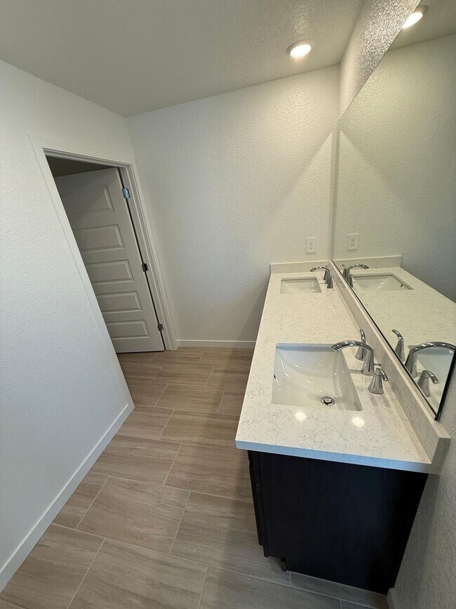 Building Photo - 171 Dock Cir