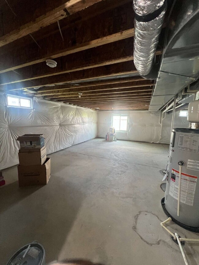 Building Photo - Spacious 3-Bedroom Rental in Sought-After ...
