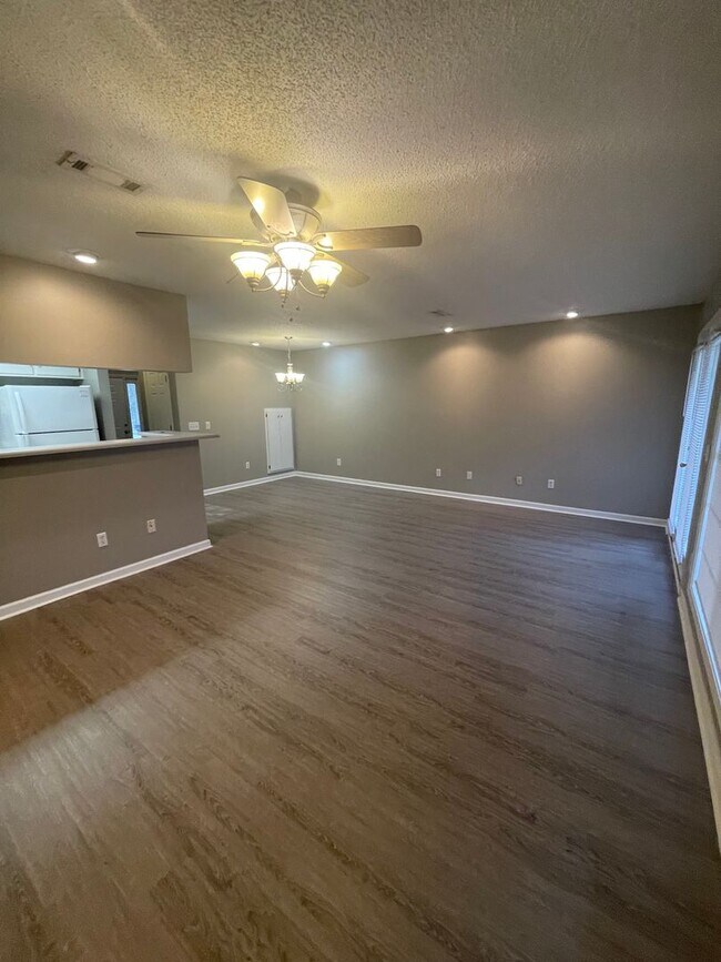 Building Photo - 212 Foxchase Ln