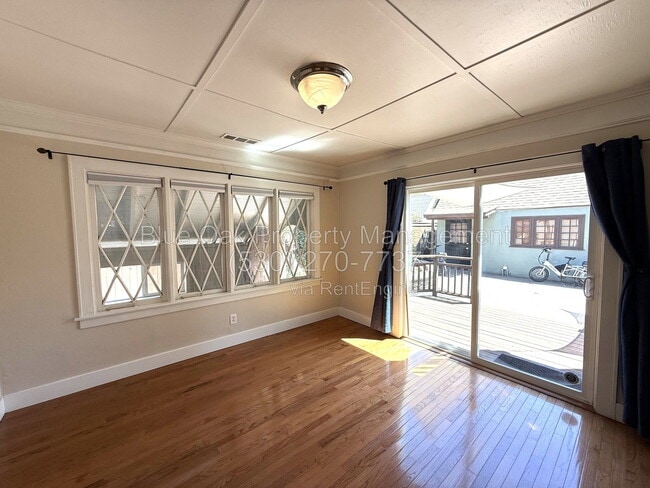 Building Photo - 687 E 8th St