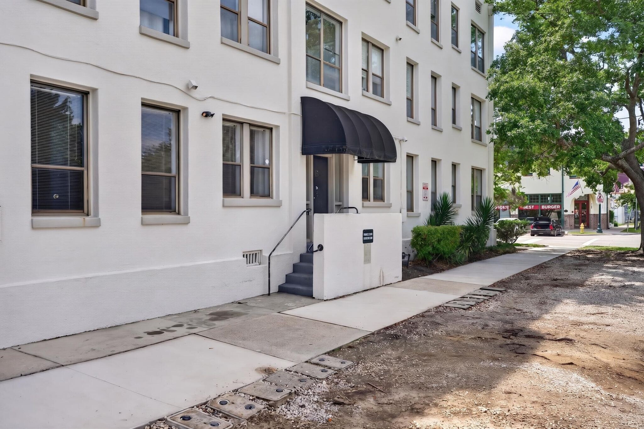 Building Photo - 2545 Oak St