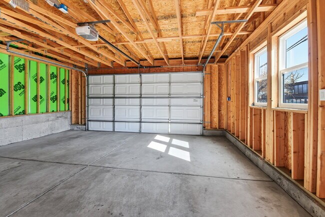 Building Photo - $5,640.95, $300 off the first month's rent, 4 Beds - 5 Bath, Townhouse in Denver with Office!