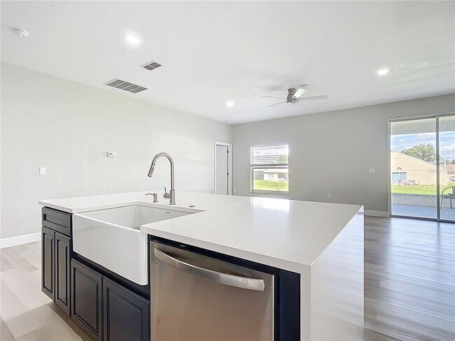 Building Photo - 550 Reddicks Cir