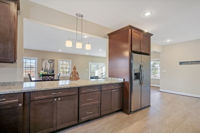 Building Photo - 624 US-29