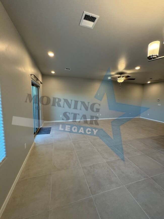 Building Photo - Newer home in desirable Metro area!