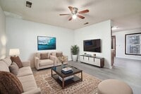 Building Photo - 118 Roberta Dr