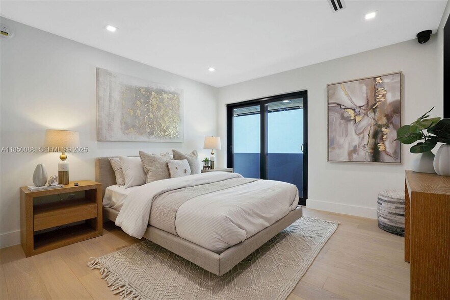 Building Photo - 3251 NE 164th St