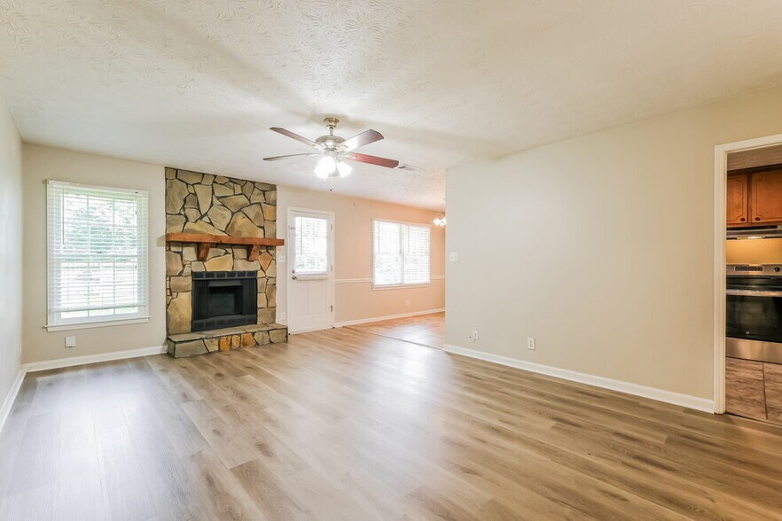 Building Photo - 3568 Fernbrook Dr