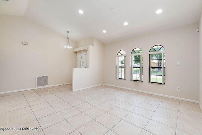 Primary Photo - 1040 Big Horn Cir NW