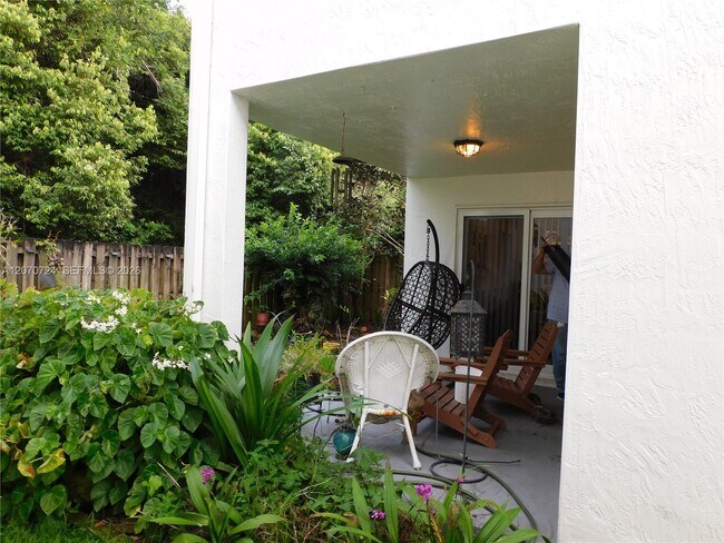 Building Photo - 14271 SW 150th Ave
