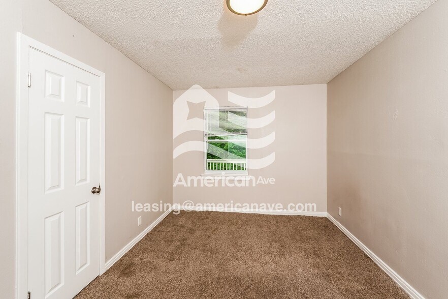 Building Photo - 820 Vanderbilt St