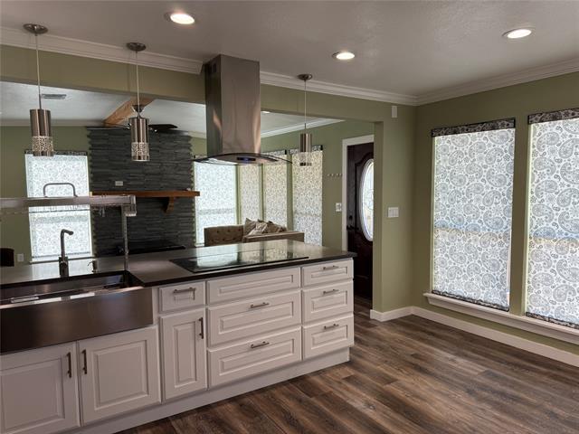 Building Photo - 5016 I-35