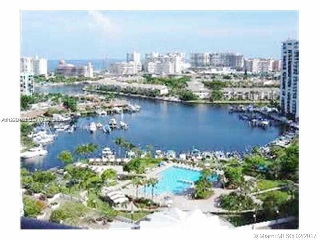 Building Photo - 2500 Parkview Dr