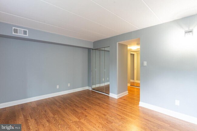 Building Photo - 235 E Village Rd