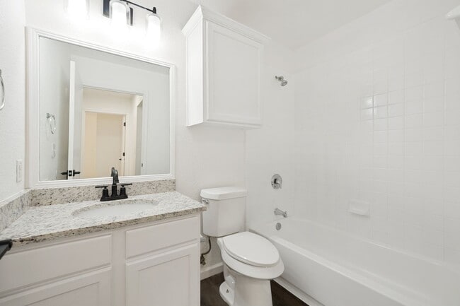 Building Photo - BEAUTIFUL 3-BEDROOM HOME NEAR LACKLAND AFB