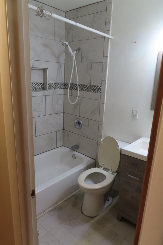 Building Photo - 4500 Keeler Dr