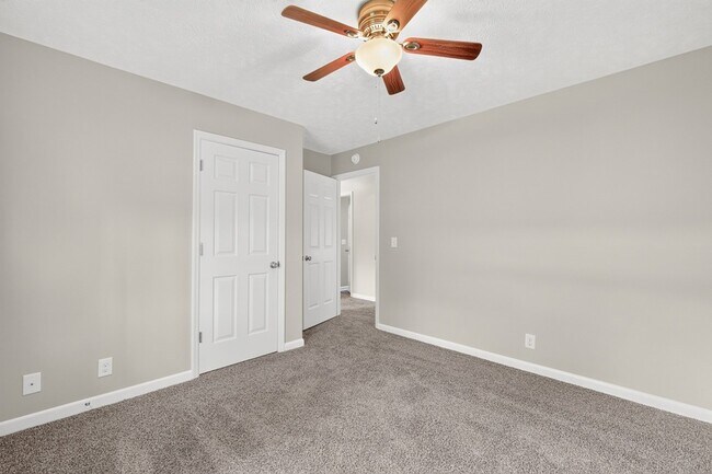 Building Photo - 2504 Angelyn Dr