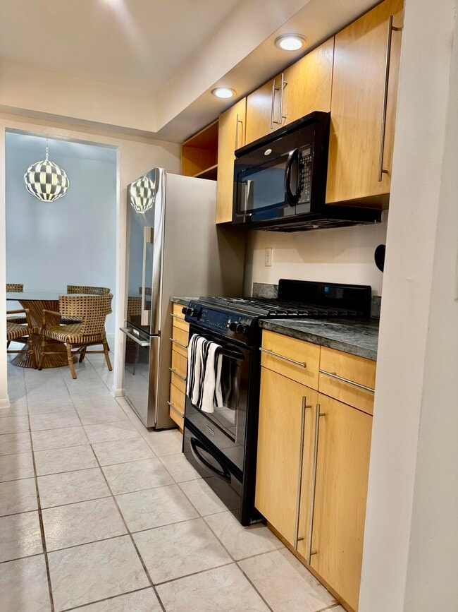 Building Photo - 1601 S Flagler Dr