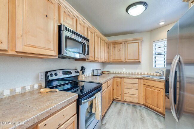 Building Photo - 6441 N Tierra De Las Catalinas