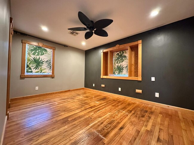 Building Photo - 2833 Kent Dr