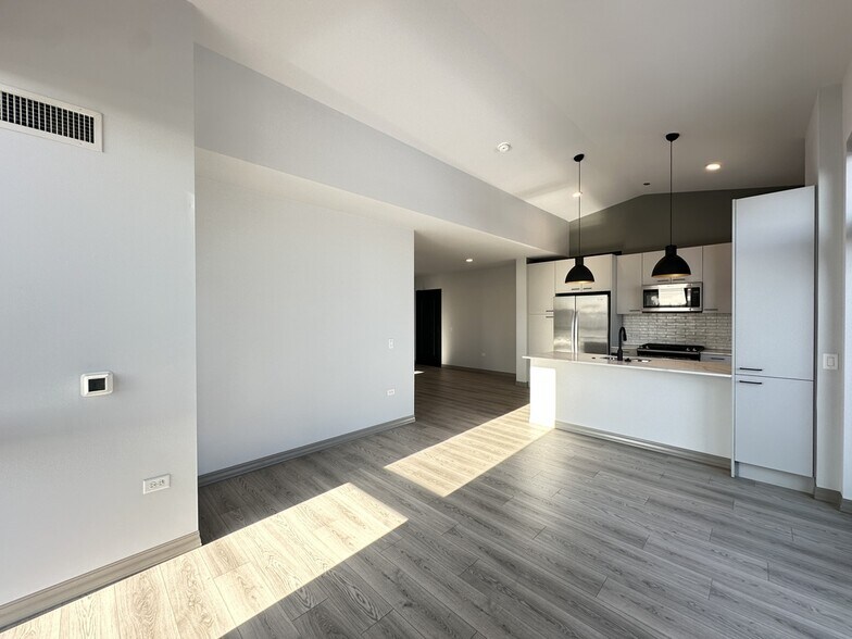 Building Photo - 2155 N Elston Ave