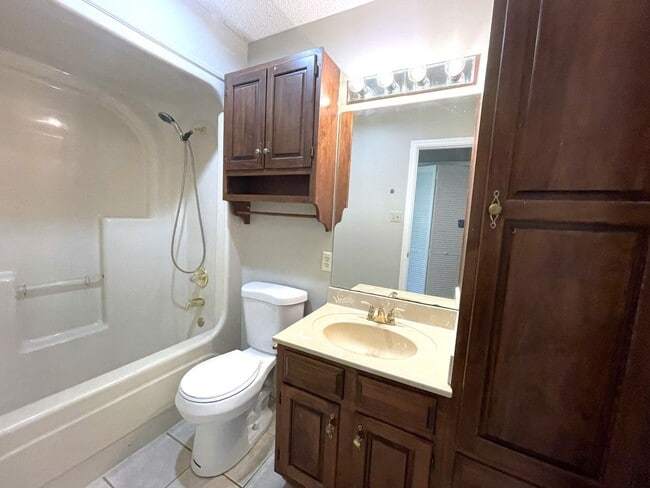 Building Photo - Adorable 3 Bedroom/2 bath House for Rent i...