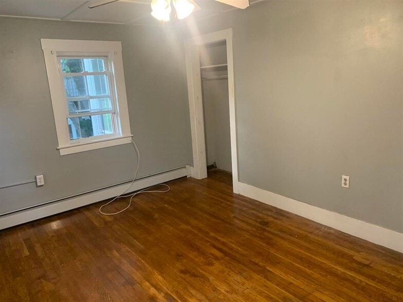 Building Photo - 12 Broad