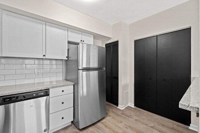 Building Photo - 644-650 Center Ave.