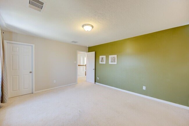 Building Photo - 5918 Rivergrove Bend Dr
