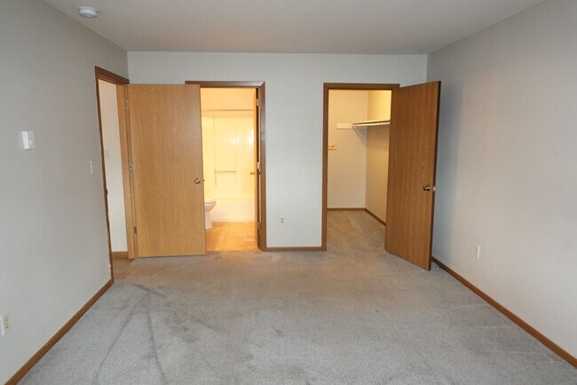 Building Photo - Modern Apartments Available Now!