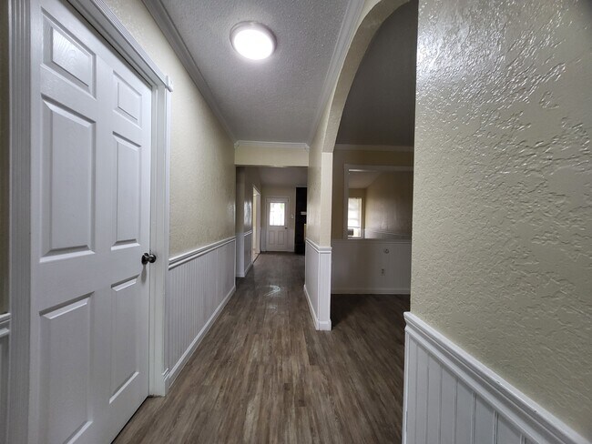 Building Photo - 1708 Kenyon St