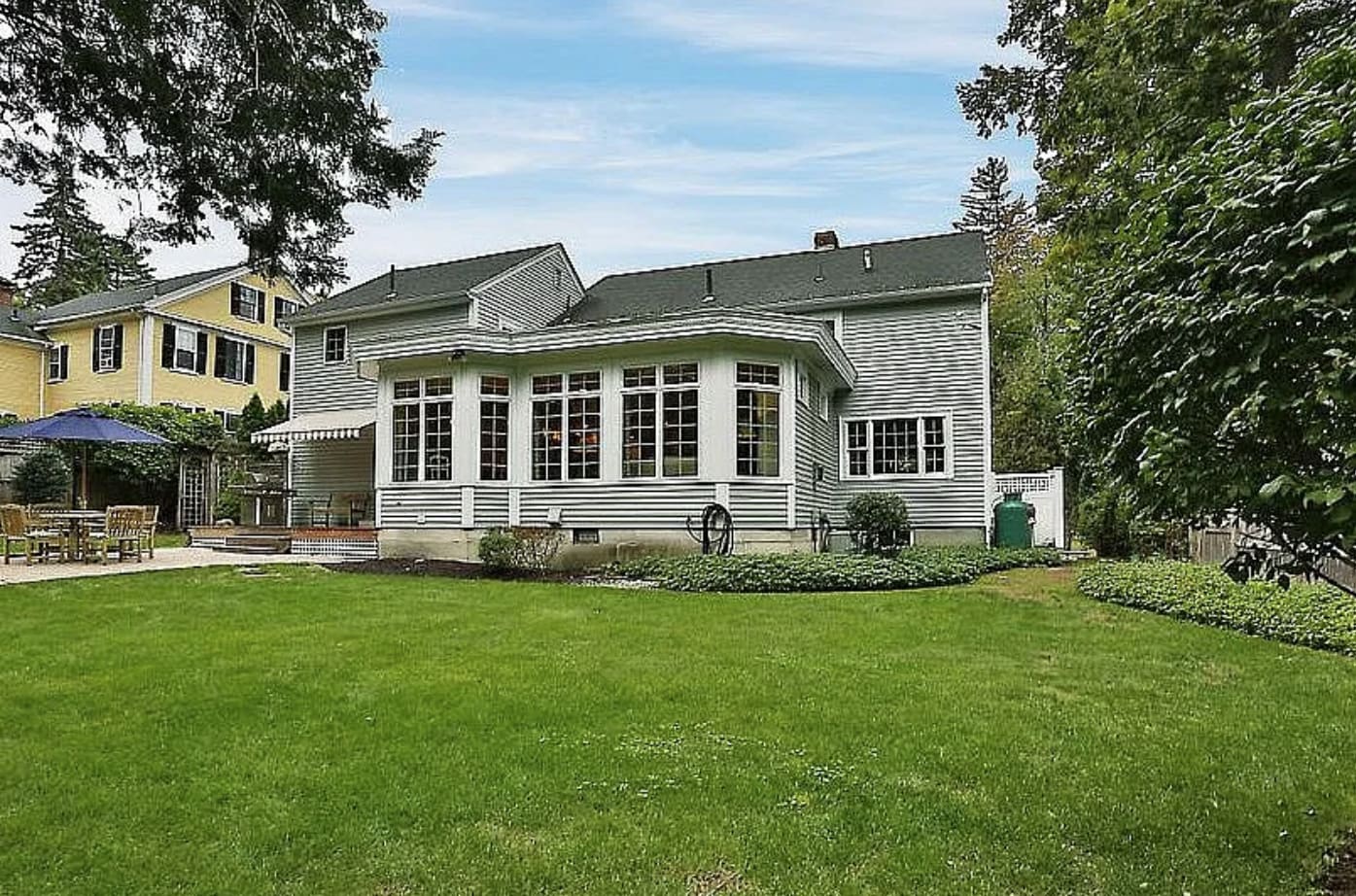 Private backyard and patio - 140 Main St
