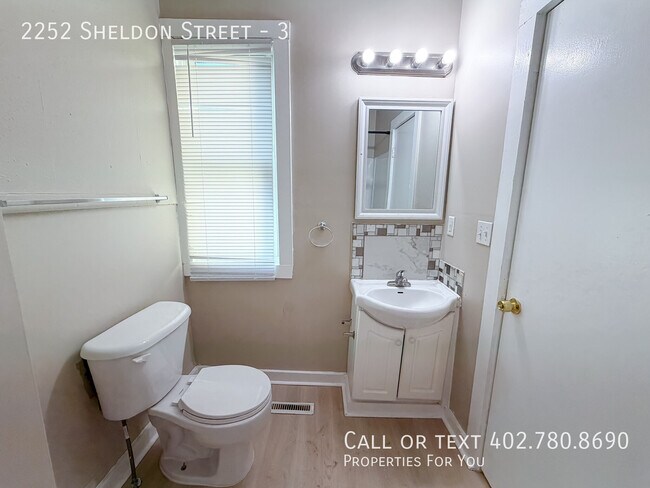 Building Photo - 2252 Sheldon St