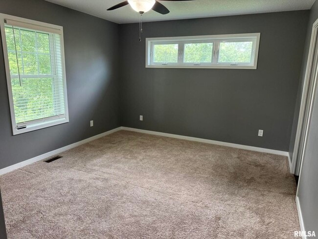 Building Photo - 18 Elmwood Dr