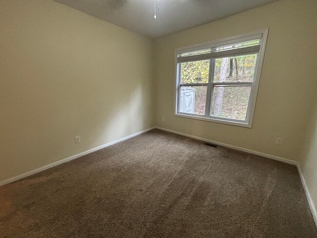 Building Photo - Beautiful 3 Bed • 3 Bath Split-Level Home — Lake Ozark, MO